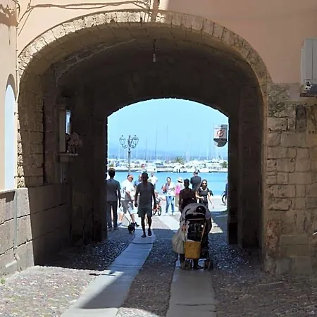 Gaudi לינה וארוחת בוקר אלגהרו