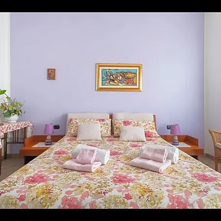 לינה וארוחת בוקר Gaudi 3*
