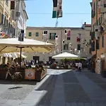לינה וארוחת בוקר Gaudi אלגהרו